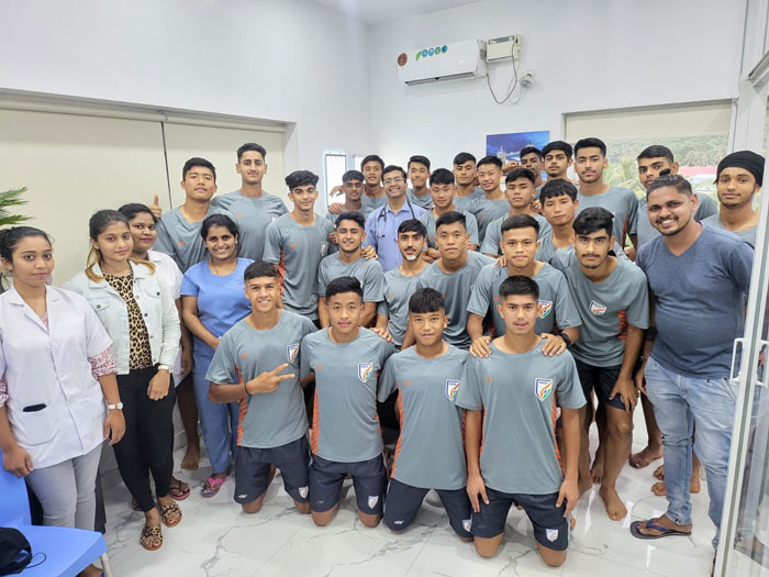 DMRC staff and patients at the centre